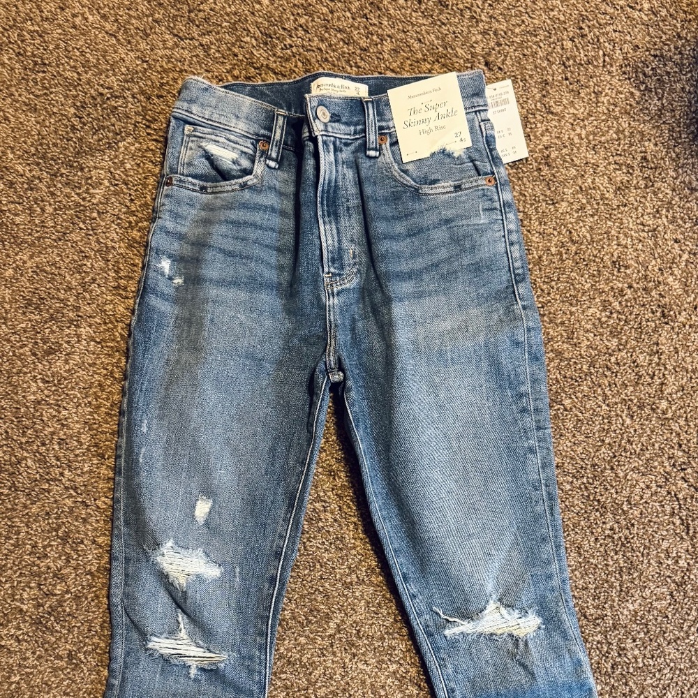 27 short Abercrombie & Fitch “the super skinny high rise ankle”